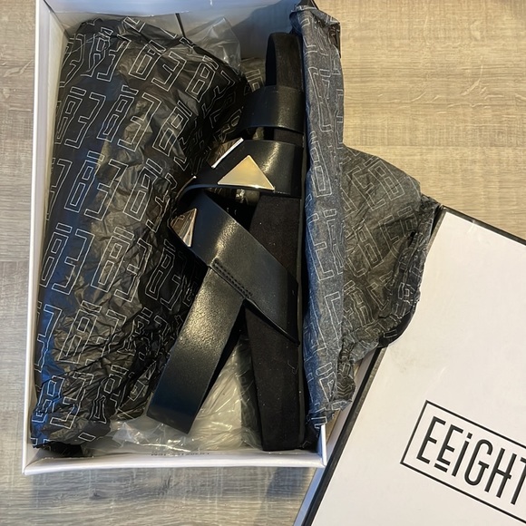New in Box EEIGHT sandals black and gold - Picture 7 of 7